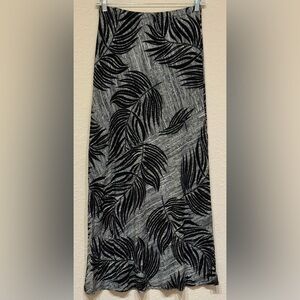 Matty M Women’s Black and White Tropical Leaf Pattern Long Maxi Skirt Size M